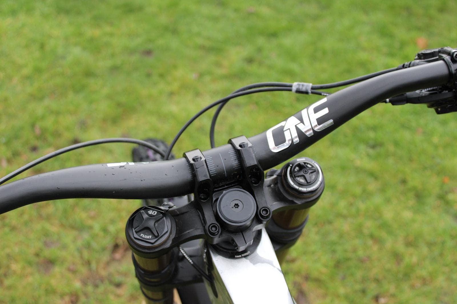 oneUP V2 Carbon Handlebar setup